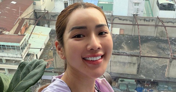 Câu trả lời của Ưng Hoàng Phúc khi vợ bị nói "giống đàn ông chuyển giới" 09778360097351626n 1 17692430399941132207015 722 0 1746 1638 crop 1769243057631378517522 1769260370187 176926037095320923816 18 0 418 764 crop 17692604518671317844500jpg