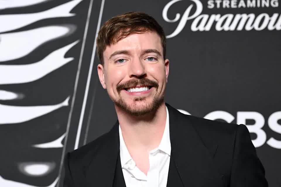 “YouTuber giàu nhất thế giới” MrBeast gây sốc: Không có tiền mặt, đang mắc nợ, phải vay tiền mẹ để làm đám cưới- Ảnh 2.
