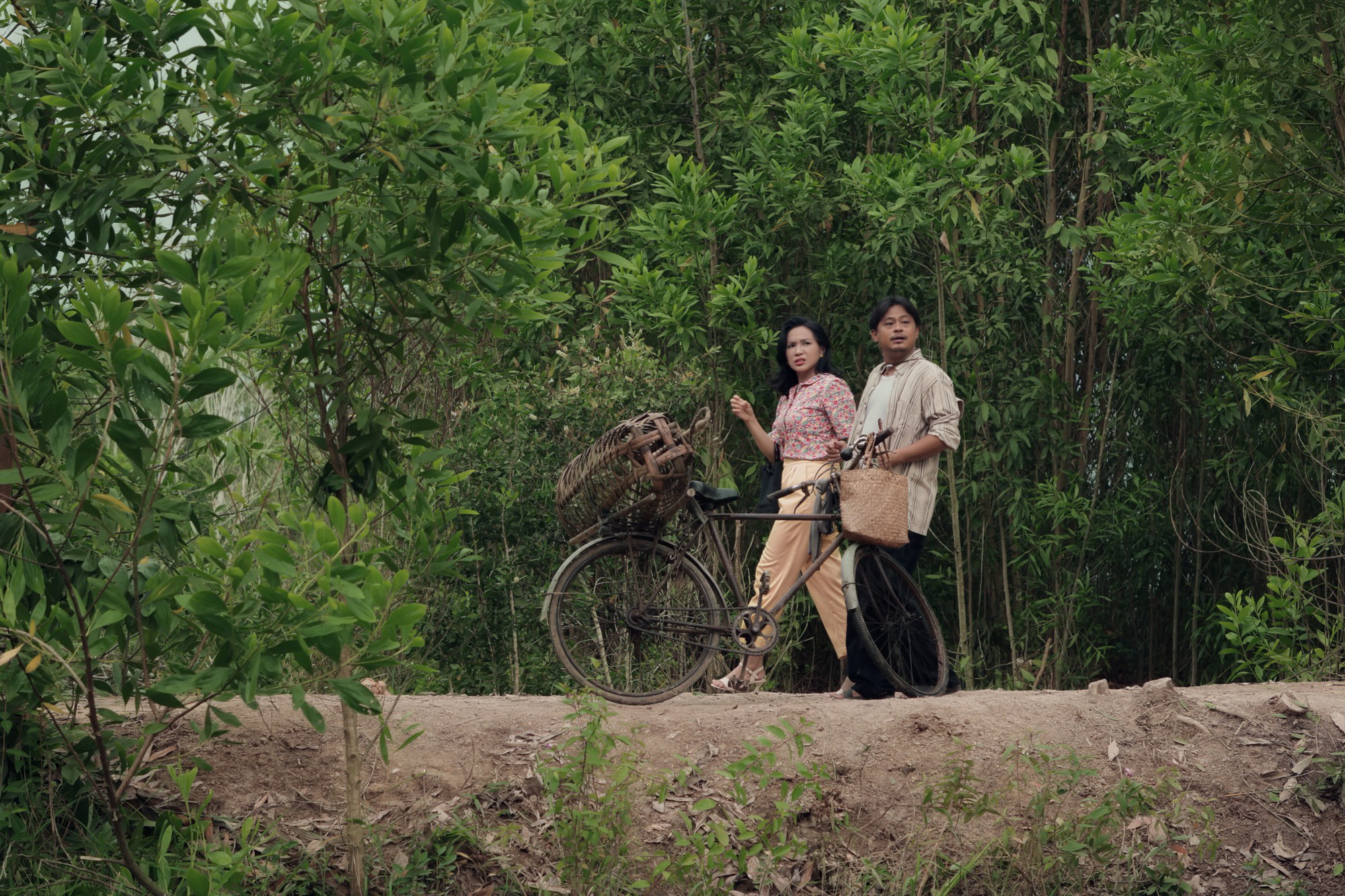 Khóc hết 10 gói khăn giấy vẫn phải lao vào xem phim Việt này: Nhìn nữ chính mà xót vô cùng, biên kịch ác quá vậy- Ảnh 2.