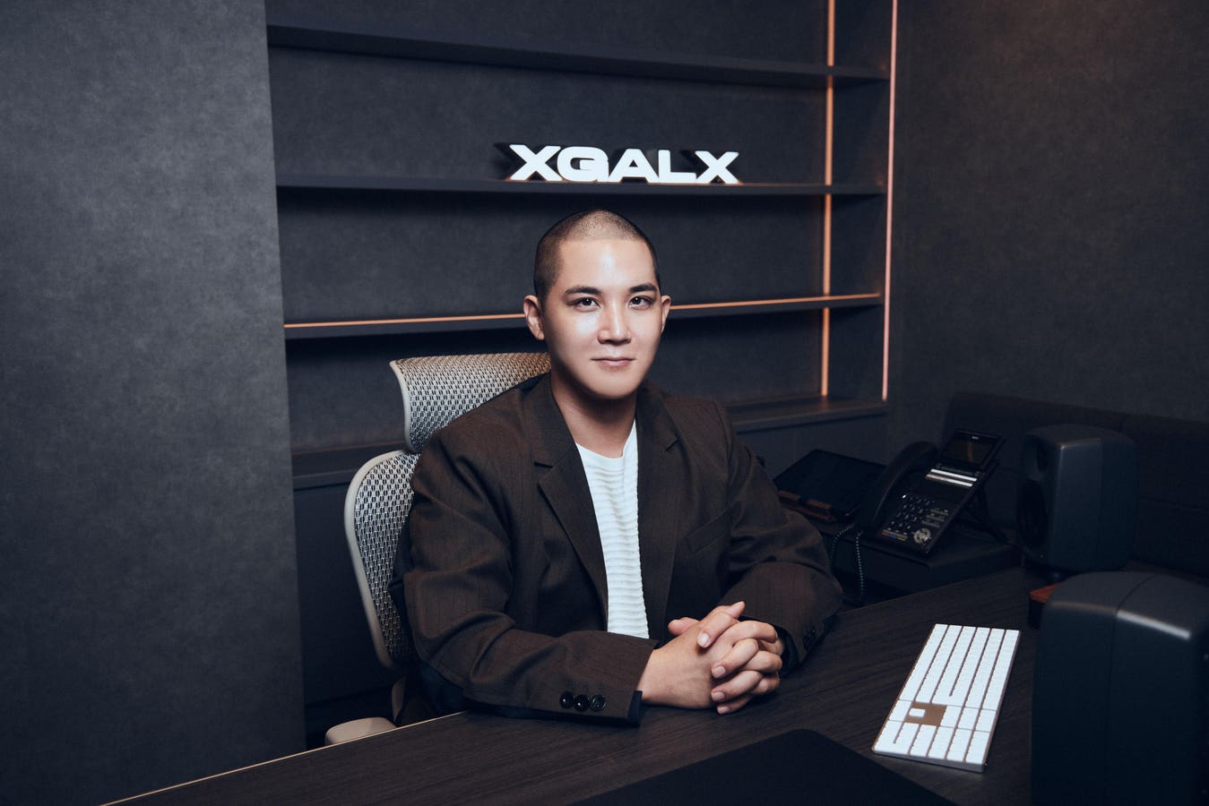 "Anh sếp showbiz" vừa bị cảnh sát bắt khẩn cấp, nay lộ thêm quá khứ "tác động vật lý" nhân viên 0x0 1772184594525525768933 1772200840608 17722008410861803342278