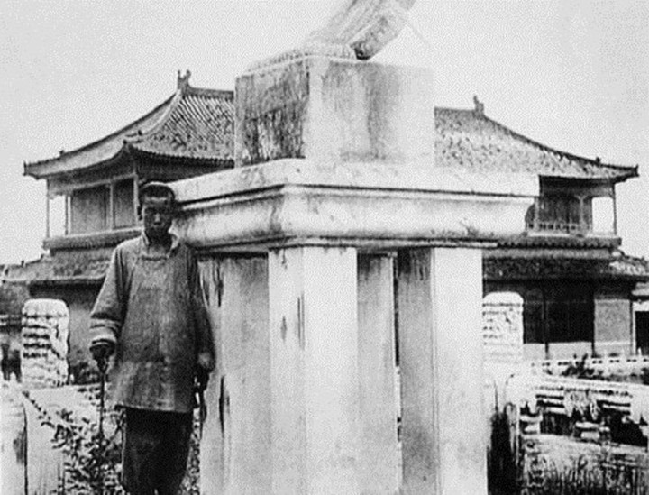 Cú lừa của phim ảnh: Thái giám phần lớn mù chữ nhưng luôn là người đọc chiếu chỉ- Ảnh 3. Cú lừa của phim ảnh: Thái giám phần lớn mù chữ nhưng luôn là người đọc chiếu chỉ- Ảnh 3.