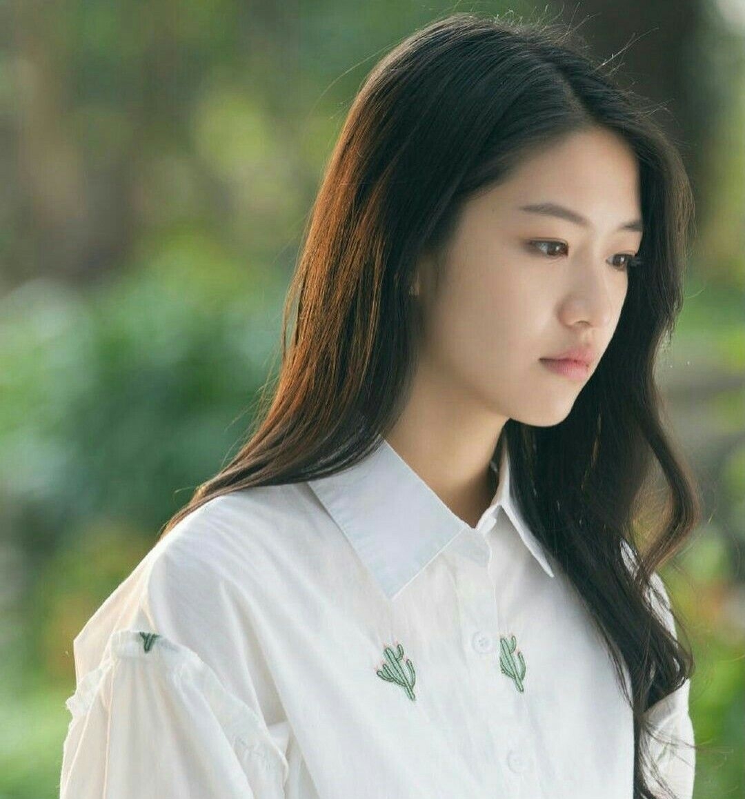 Bắt gặp ngọc nữ màn ảnh vừa hút thuốc vừa đánh bài: Hình tượng ngoan hiền sụp đổ, đừng nhìn mặt mà bắt hình dong- Ảnh 5.