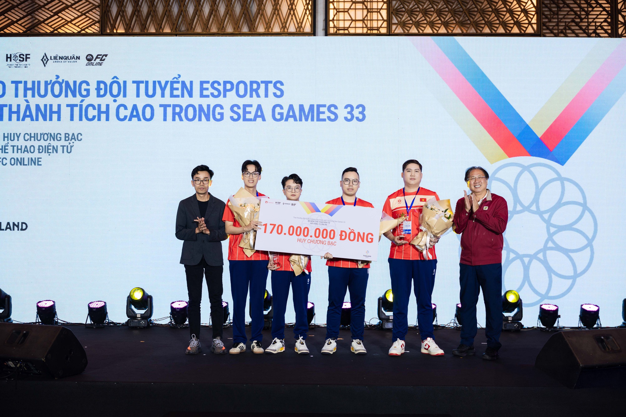 Garena Việt Nam tổ chức lễ mừng công SEA Games 33 nội dung Liên Quân Mobile và FC Online- Ảnh 4.