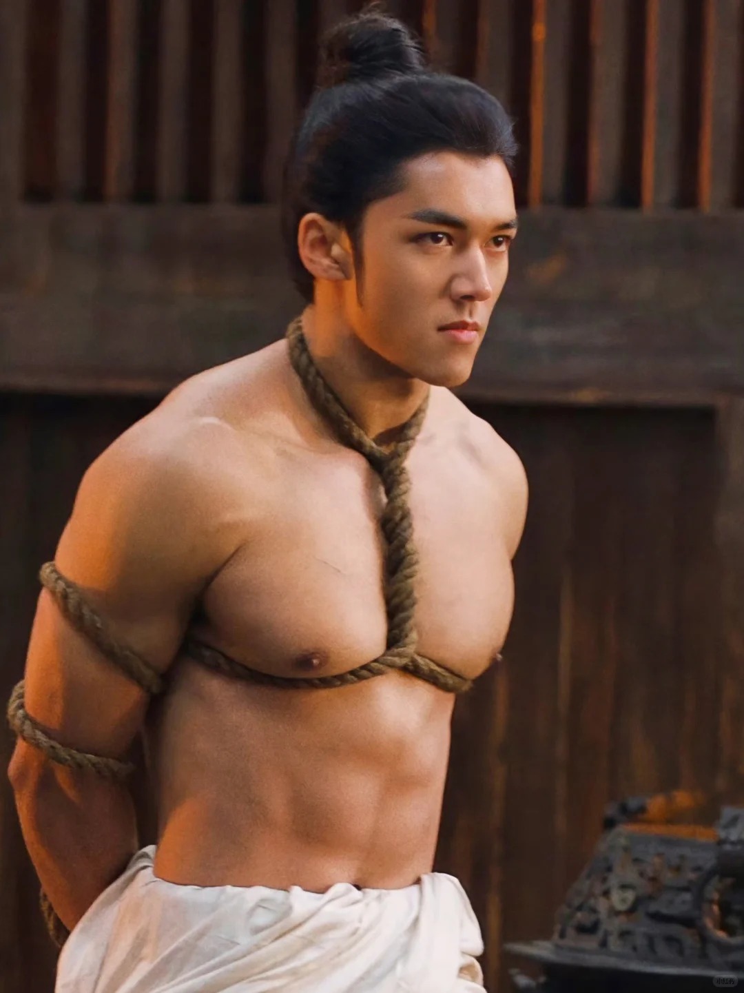 Trai đẹp gen Z đưa nữ đại gia đi khám thai, bảo sao biến mất khỏi showbiz suốt 800 ngày- Ảnh 7.