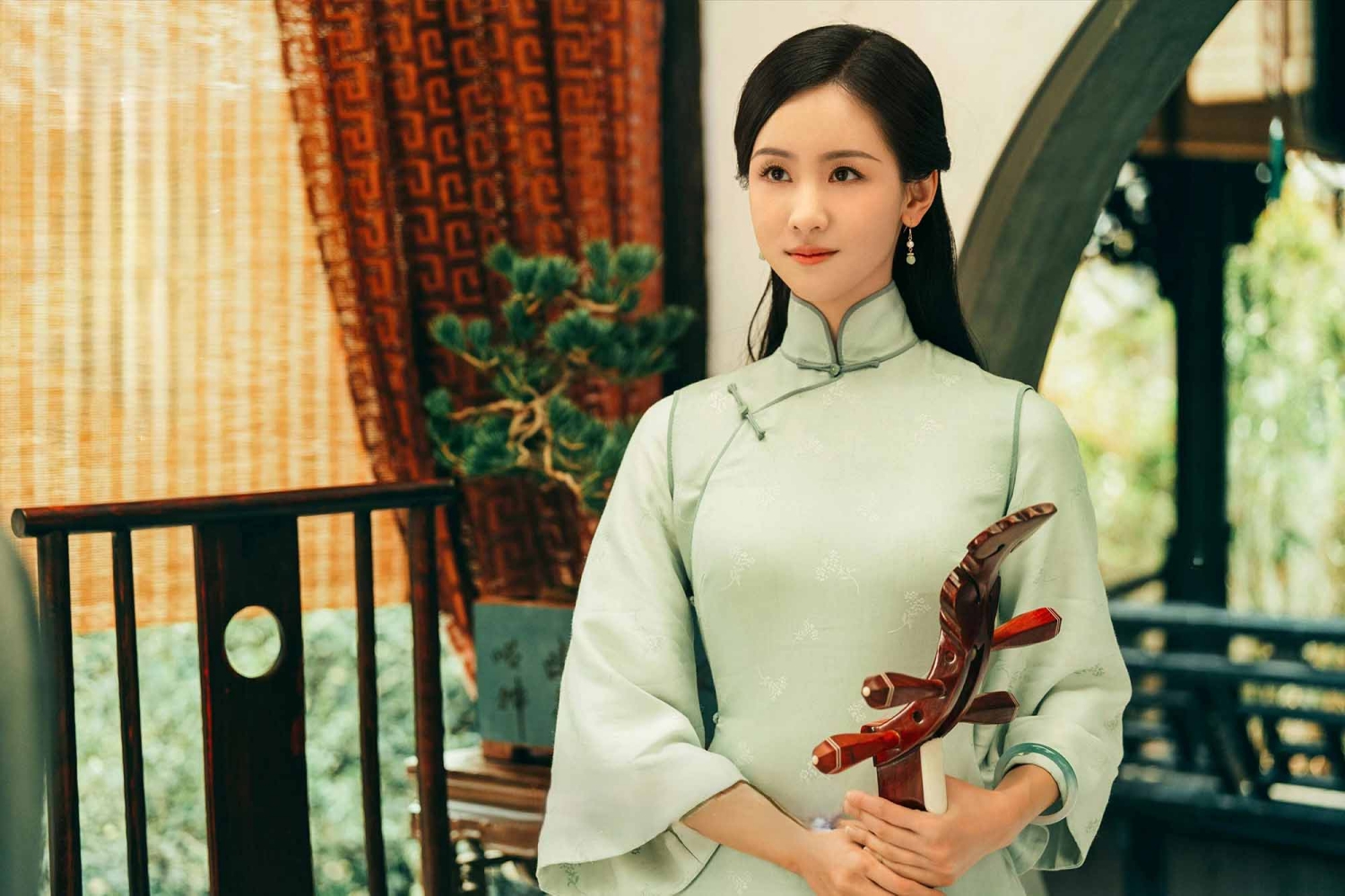 Mỹ nhân cứ mặc sườn xám là thời gian đảo ngược 100 năm: Mỗi khung hình là 1 bức họa, khí chất showbiz hiếm thấy- Ảnh 5.