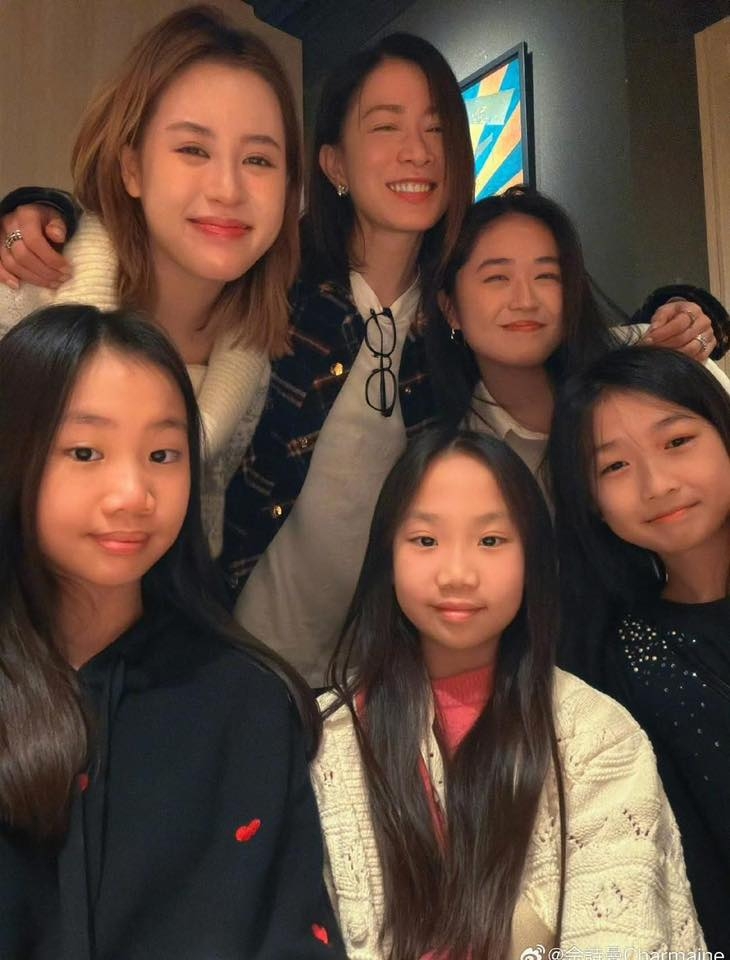 Phép thuật nào giúp mỹ nhân 51 tuổi trẻ như mới hơn 20 vậy: Mặt nhỏ xíu xinh dã man, ngoài đời ăn đứt trên phim- Ảnh 2.