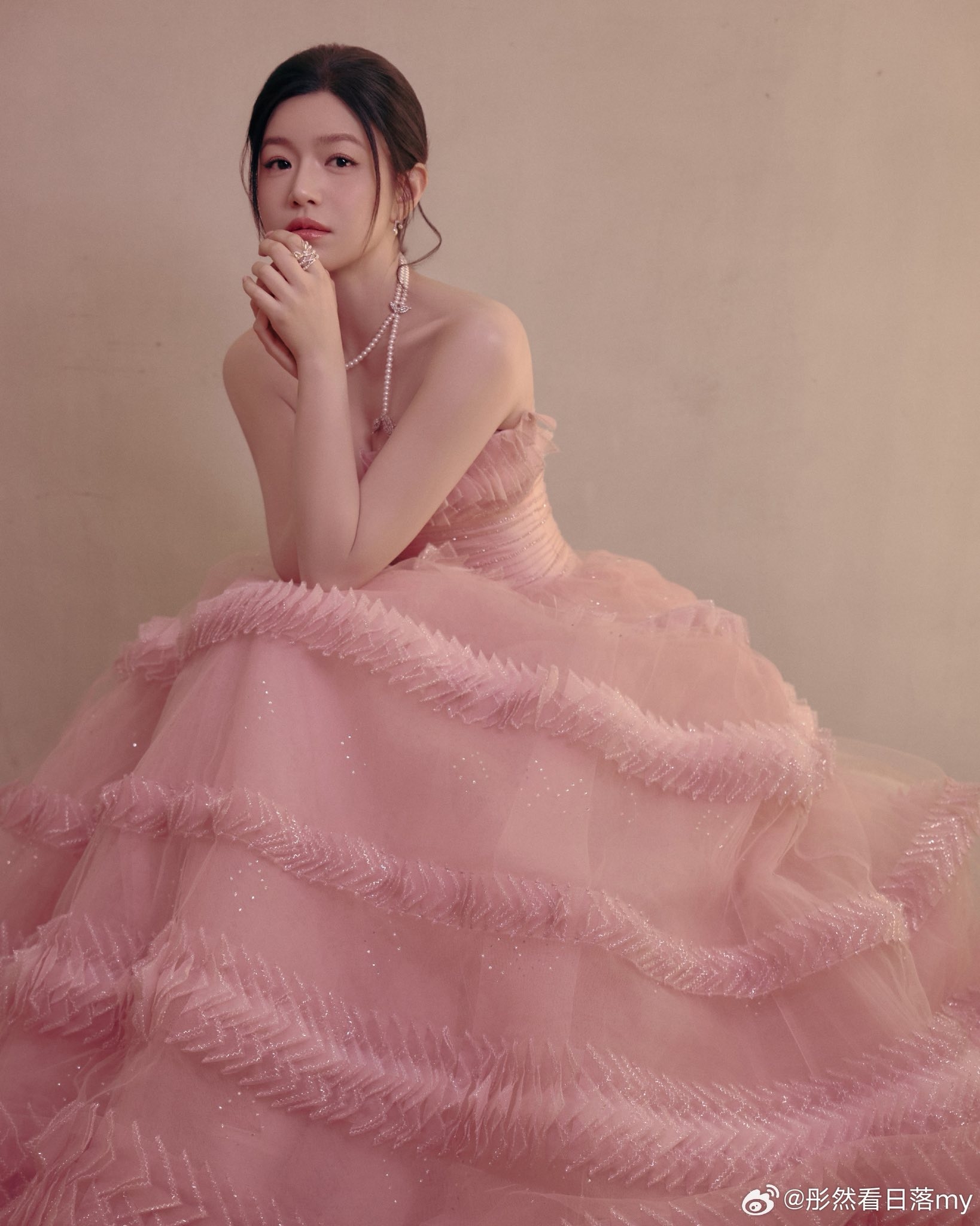 Có mỹ nhân 42 tuổi nào mơn mởn như quả đào mật thế này không: Đẹp không tả nổi, nhìn tưởng đâu thiếu nữ- Ảnh 4.