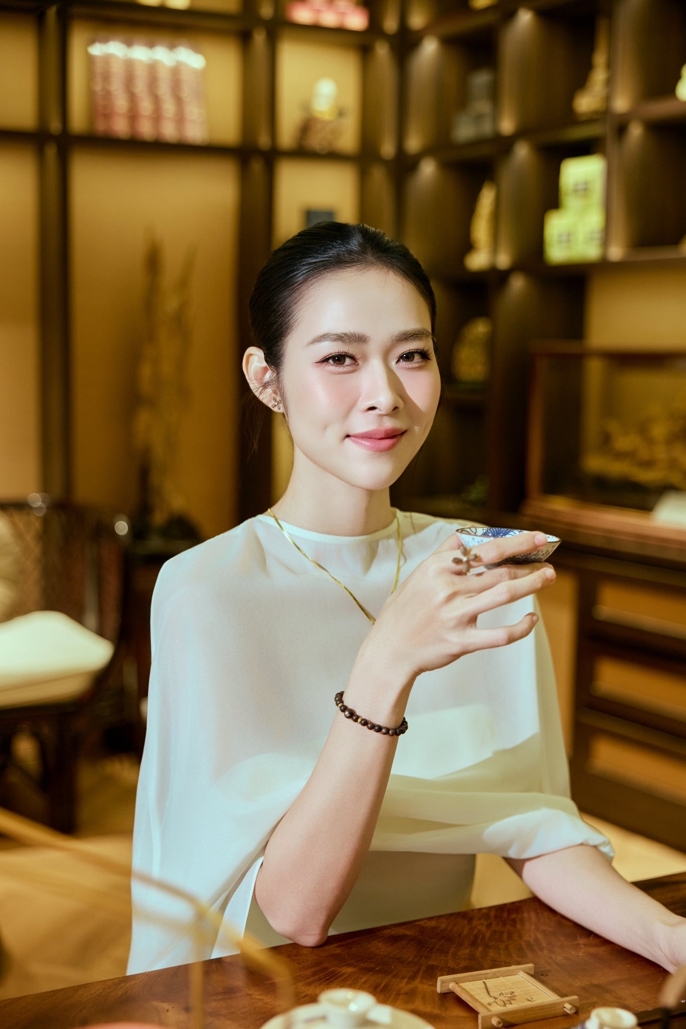 Việt Nam có 1 tuyệt sắc giai nhân không ai muốn đứng cạnh, nhìn mặt là hiểu lý do- Ảnh 5.