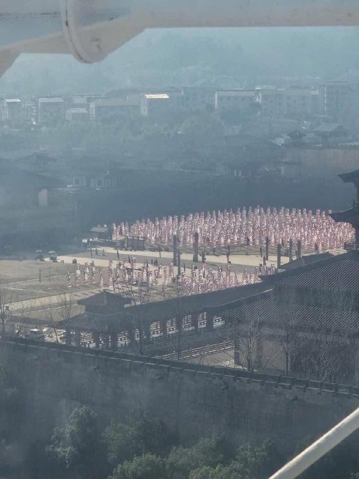 Đời đi diễn chỉ mong có fan giàu như mỹ nhân này: Chi 3,6 tỷ mua vui cho idol, tâm ở đâu tiền ở đó- Ảnh 2.