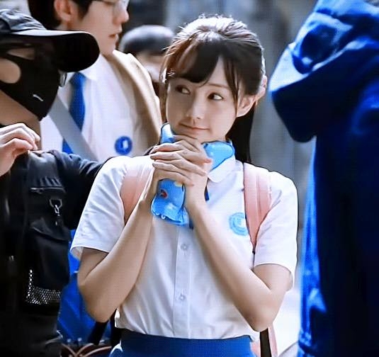 Đố ai đoán được cô gái này 30 hay 16 tuổi: Mặt đẹp như thiên thần, cả thiên hạ có đúng 1 người- Ảnh 1.