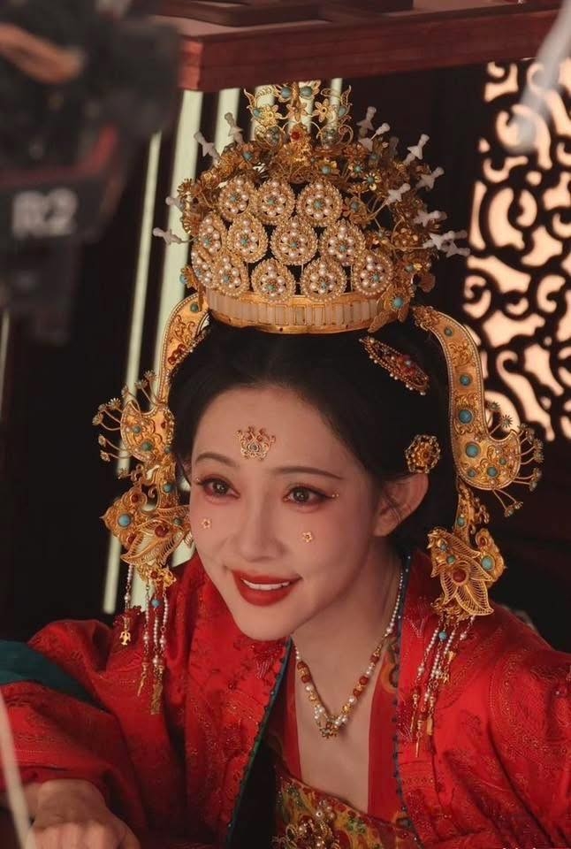 Trời ơi cặp đôi không ai ủng hộ đến bên nhau thật rồi: Nhà gái già chát, nhà trai đen đủi chạy cũng không được- Ảnh 2.