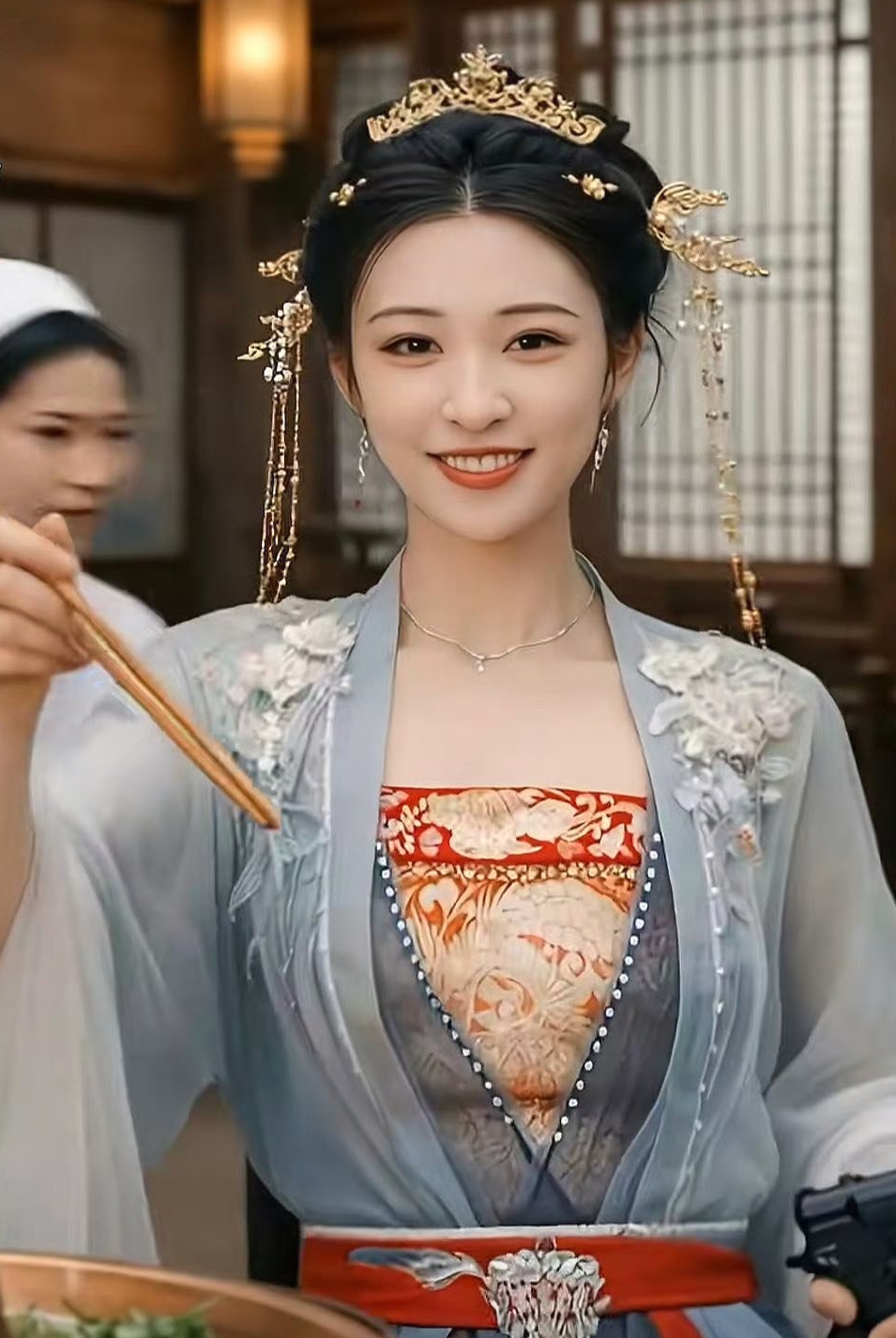 Gương mặt biến dạng của Vương Sở Nhiên, còn đâu nhan sắc đẹp ăn đứt Lưu Diệc Phi- Ảnh 2.