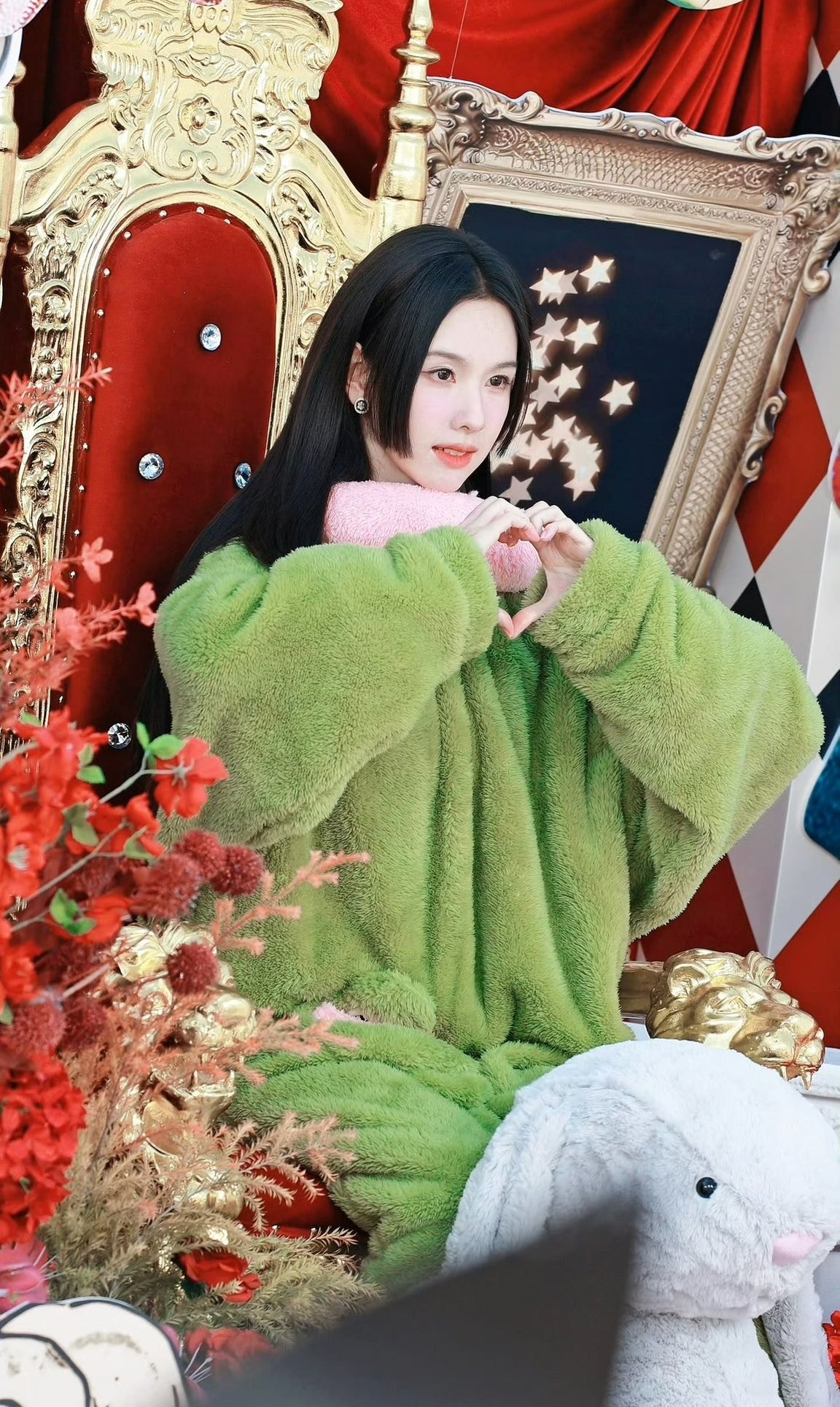 Mỹ nhân gây sốt với nhan sắc búp bê vô thực: Cứ ngỡ như xé truyện bước ra- Ảnh 4.