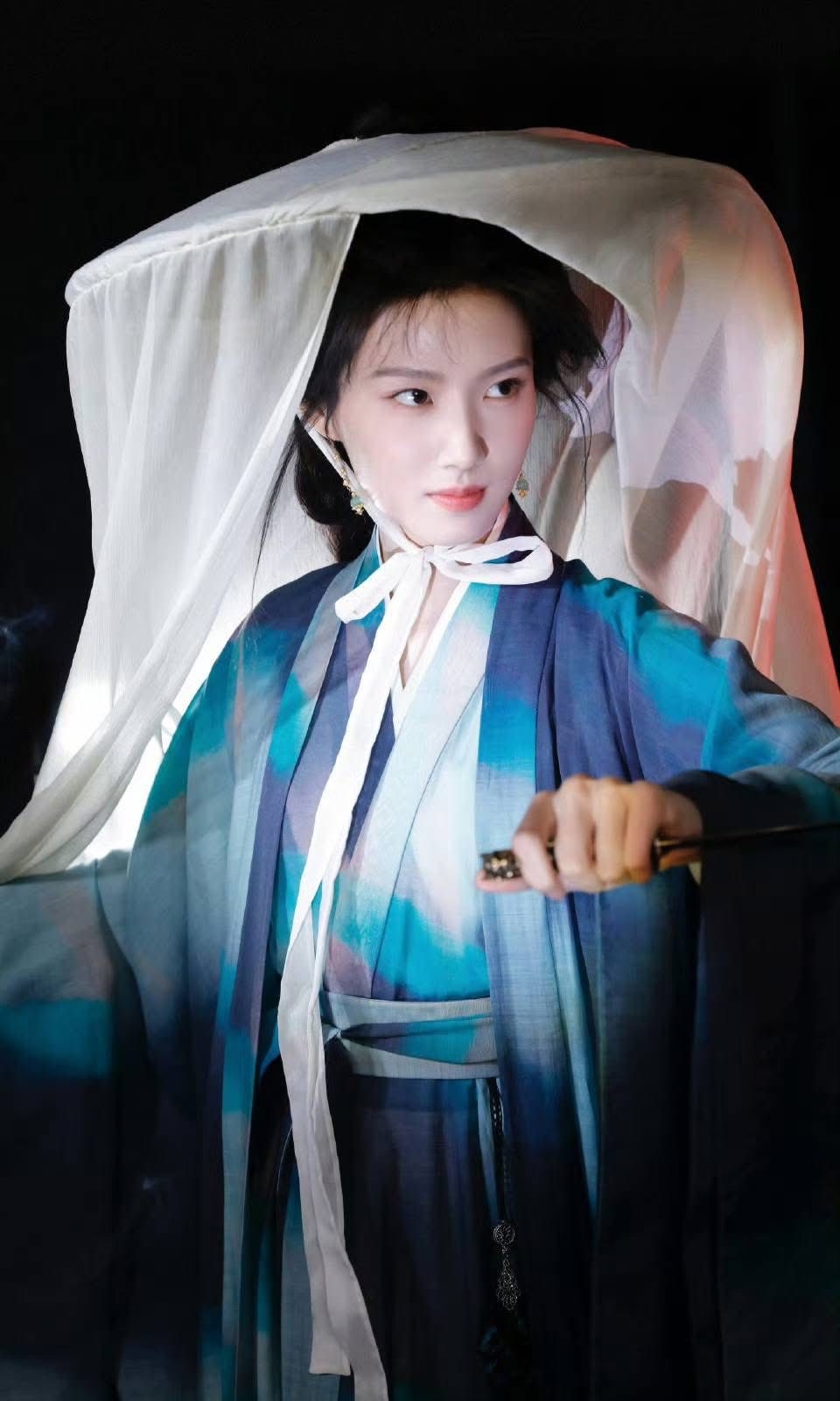 Cặp đôi này yêu nhau là cái đẹp được đặt đúng chỗ: Nhà gái là mỹ nhân trong tranh, nhà trai visual vô thực- Ảnh 3.