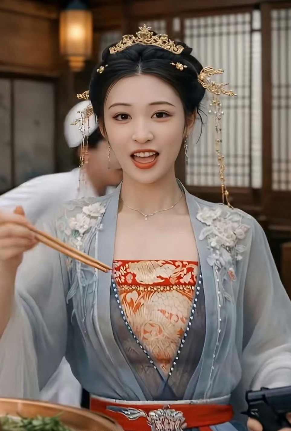 Gương mặt biến dạng của Vương Sở Nhiên, còn đâu nhan sắc đẹp ăn đứt Lưu Diệc Phi- Ảnh 1.