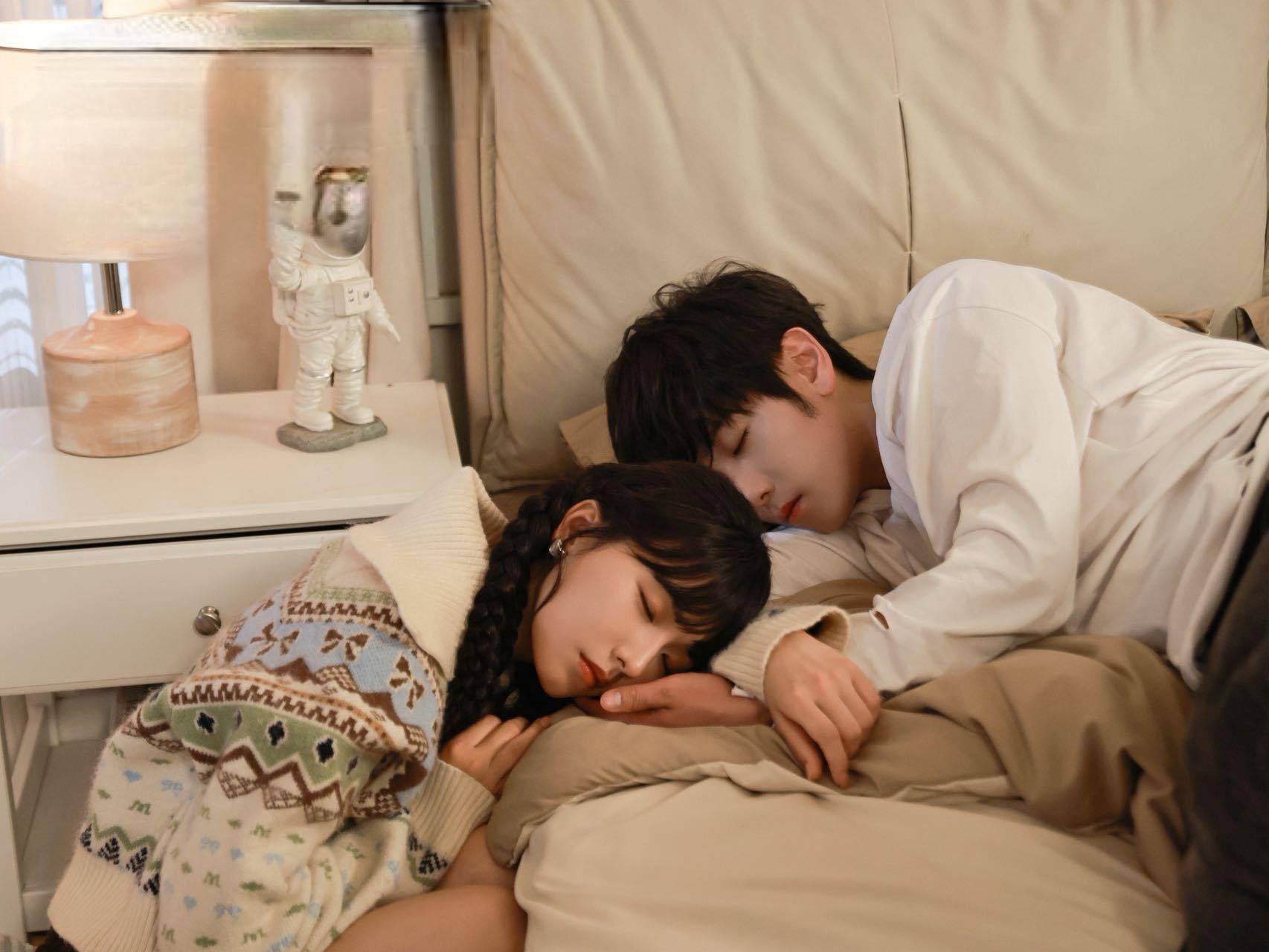 Phim Trung Quốc quay 35 ngày, vừa chiếu vừa chỉnh vẫn nổi như cồn: Cặp chính đẹp đôi hết biết, chemistry tới nóc luôn- Ảnh 2.