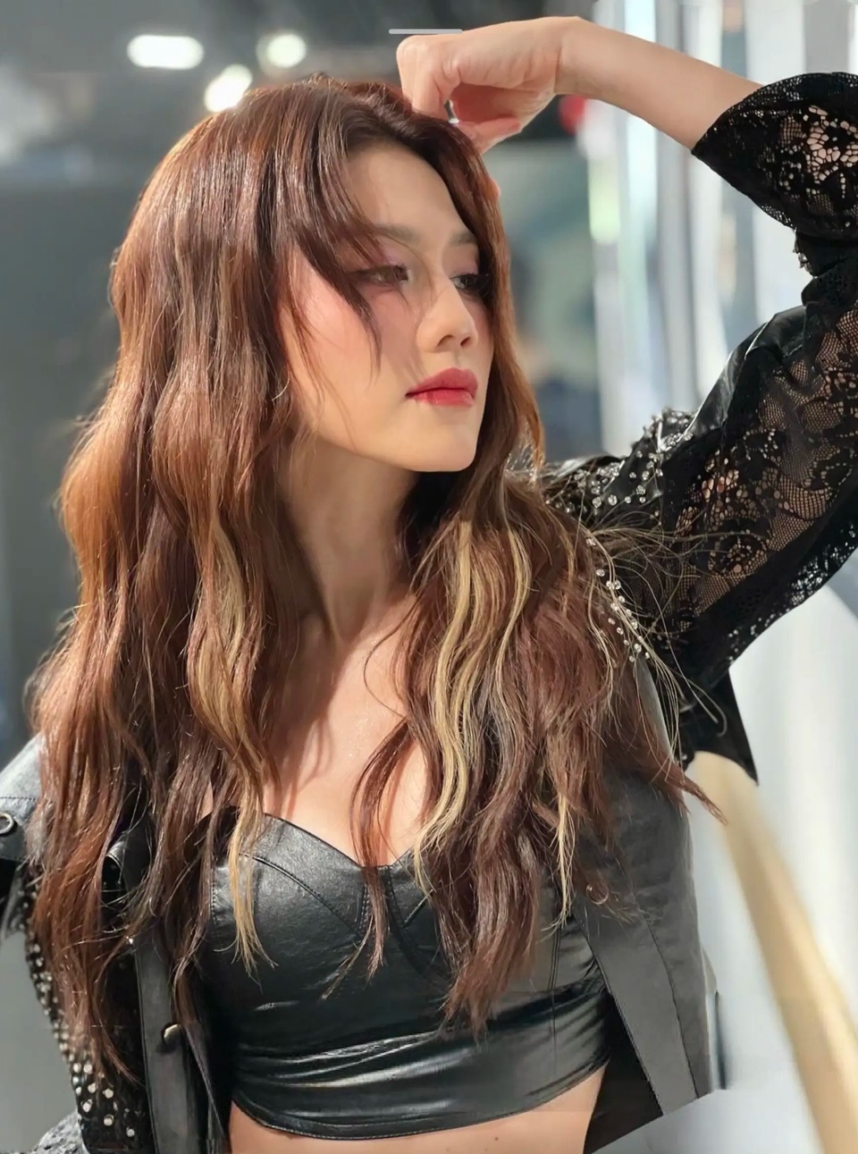 "Thiên thần nội y" sở hữu nhan sắc cực phẩm khiến tỷ phú giàu nhất Hong Kong cũng phải... đâm đơn kiện 10 1771177072609 1771177072774122733816 1771226262316 17712262624351251259972