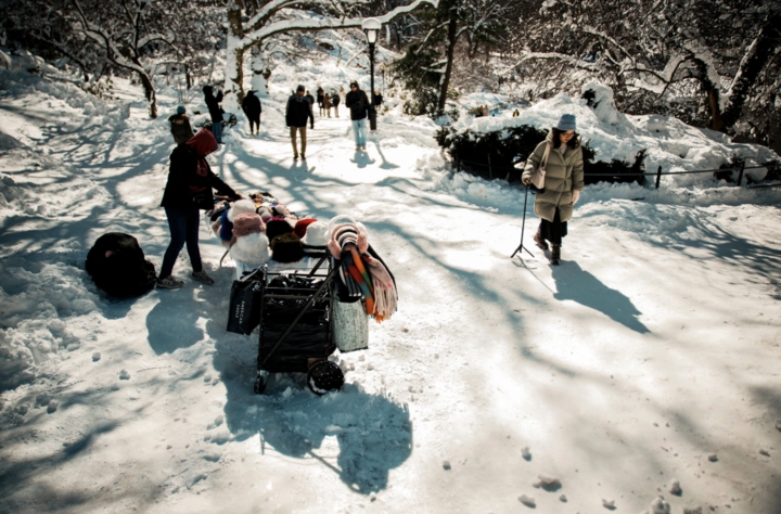 Bão tuyết 'quái vật' đổ xuống bờ Đông nước Mỹ, gió giật 133km/h- Ảnh 9.
