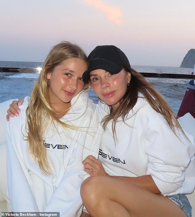 Bị cậu cả Brooklyn từ mặt, vợ chồng Beckham có