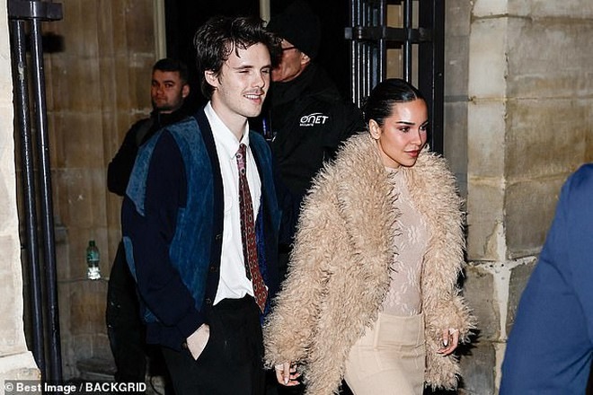 Nhà Beckham kéo quân đi