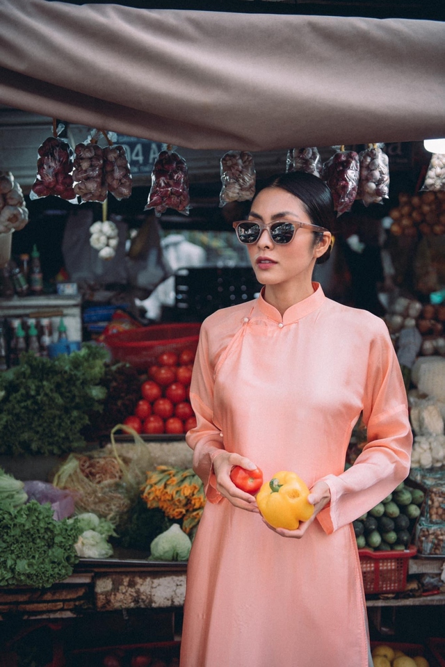 Đến hẹn lại lên: Tăng Thanh Hà và chồng doanh nhân diện áo dài, nắm chặt tay ngày mùng 1 Tết!- Ảnh 3. Đến hẹn lại lên: Tăng Thanh Hà và chồng doanh nhân diện áo dài, nắm chặt tay ngày mùng 1 Tết!- Ảnh 3.