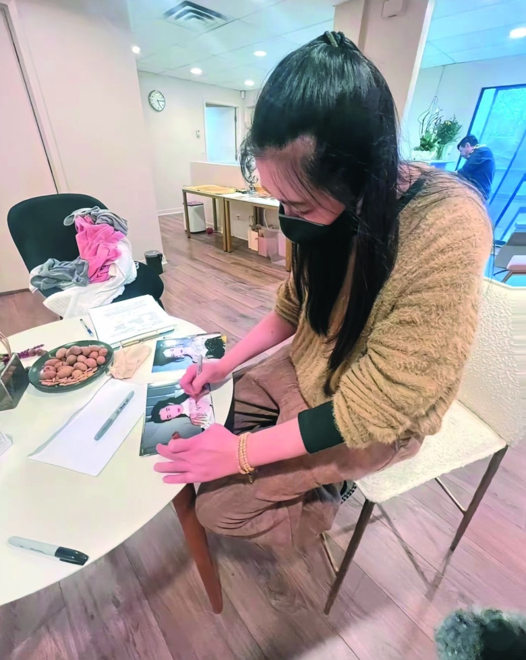 "Ngọc nữ đẹp khuynh đảo châu Á" nay mặt mũi biến dạng không nhận ra, mở tiệm trị liệu massage gom bạc lẻ 121128bmf113a 105504 17449431744 176821024819646960991 1768226977019 17682269773671303248556 1768276011728 1768276012044932404934