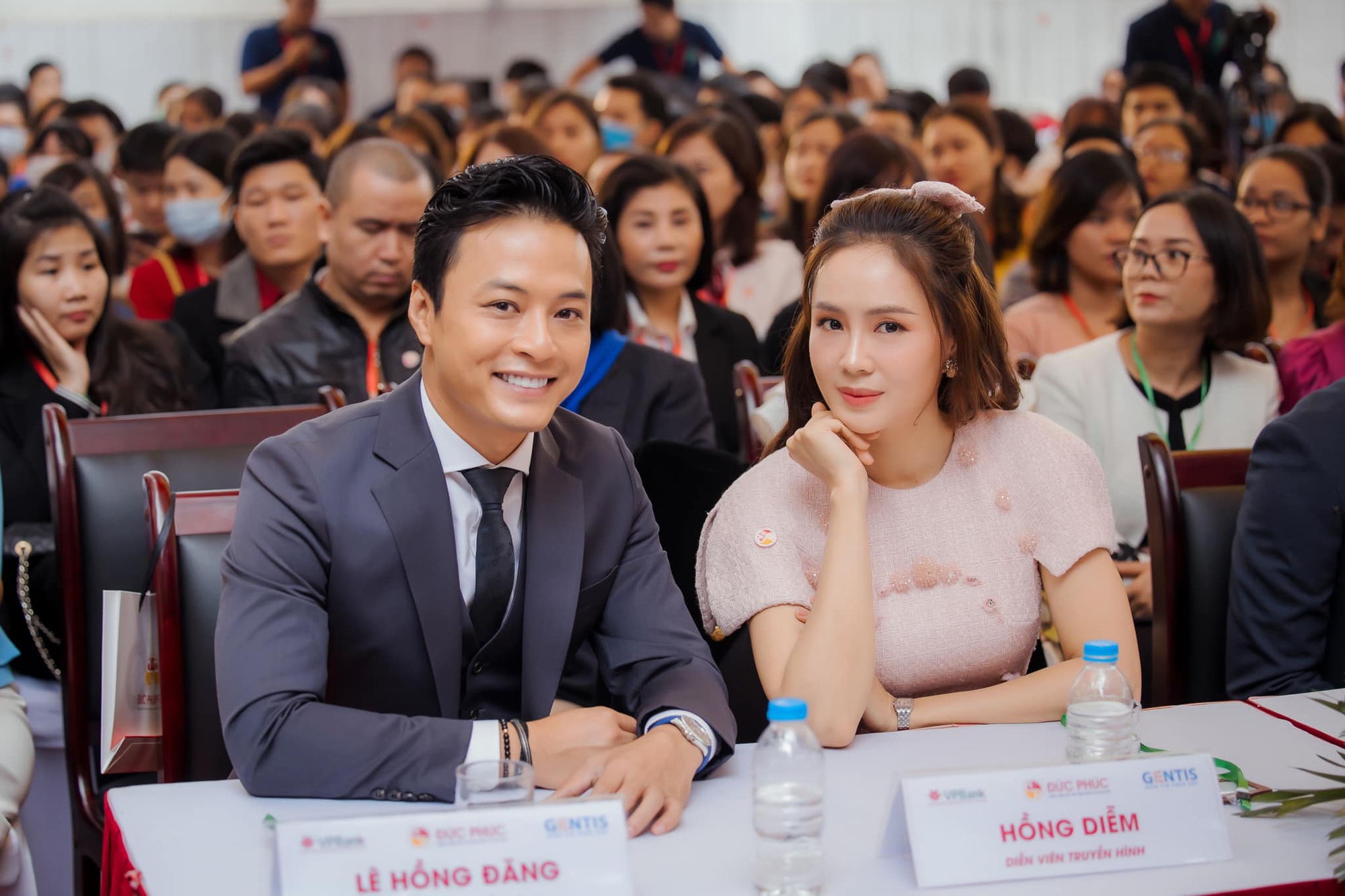 Cặp đôi đẹp nhất Việt Nam tái hợp khiến MXH sốc visual: Nhan sắc trên cả cực phẩm, 15 năm không có đối thủ- Ảnh 7. Cặp đôi đẹp nhất Việt Nam tái hợp khiến MXH sốc visual: Nhan sắc trên cả cực phẩm, 15 năm không có đối thủ- Ảnh 7.