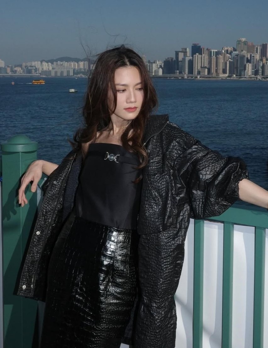 "Thiên thần nội y" sở hữu nhan sắc cực phẩm khiến tỷ phú giàu nhất Hong Kong cũng phải... đâm đơn kiện 131 1771177051304 1771177051710924974953 1771226260983 17712262611721736245323