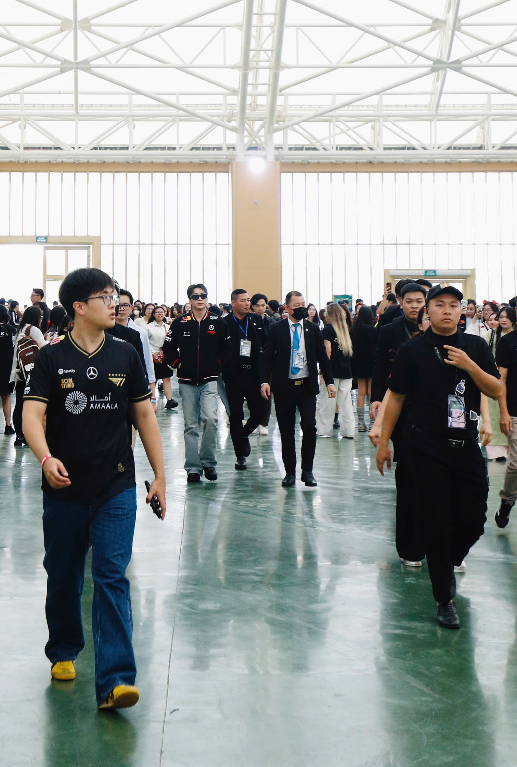 Có là SOOBIN thì cũng lắp bắp khi đứng cạnh Faker, đứng giữa đội hình T1 mới nhận ra 1 sự thật cay đắng- Ảnh 4.