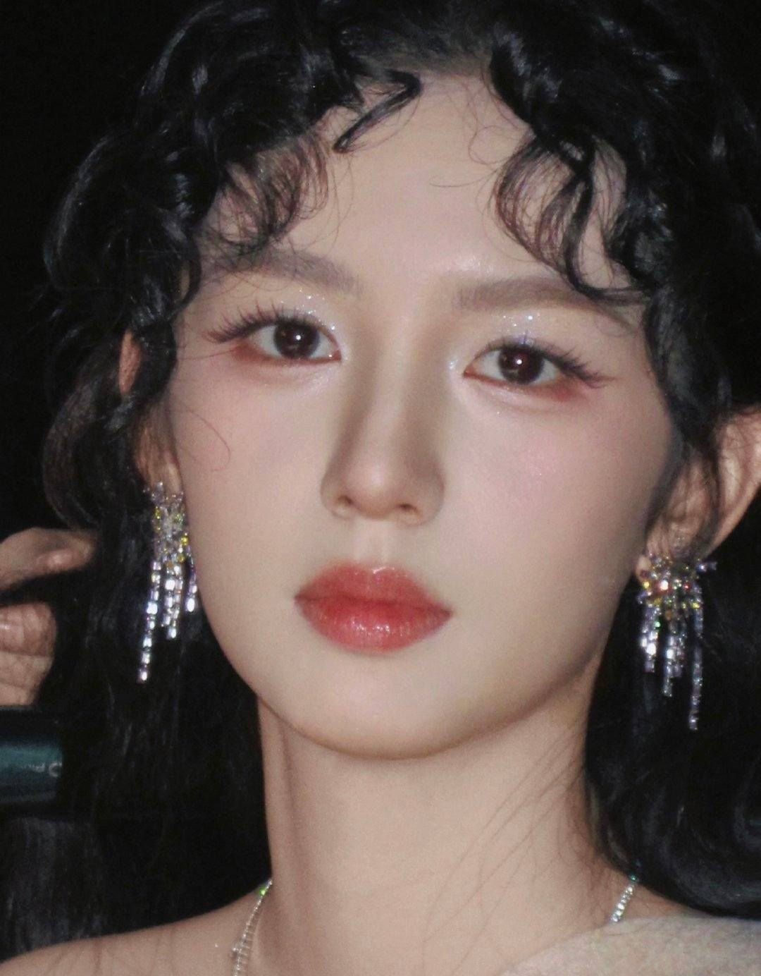 Không thể tin đây là mỹ nhân đẹp chấn động thế gian: Thần nữ bước ra từ tranh sơn dầu, bút nào vẽ cho nổi- Ảnh 6.