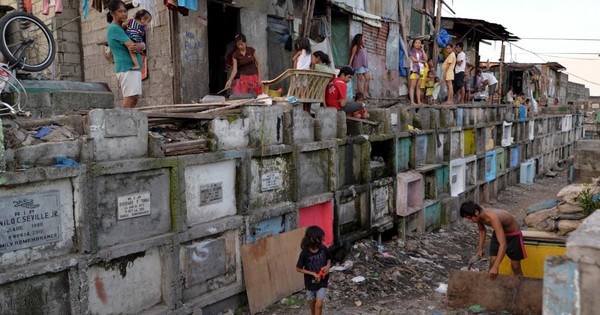 Câu chuyện của 6.000 người sống giữa nghĩa trang: Người chết và người sống cùng "cộng sinh" như thế nào? 152f102f302f2015 10 30t161606z19526gf20000037831rtrmadp0philippines religion 17708068388731938623553 1770821396050 1770821 43 0 1243 1920 crop 17708214236562069594691jpg