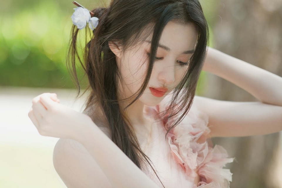 "Tiểu Lưu Diệc Phi" hút hồn khán giả bởi vẻ đẹp vừa thuần khiết vừa quyến rũ 16 1770869687423 1770869690110133091606