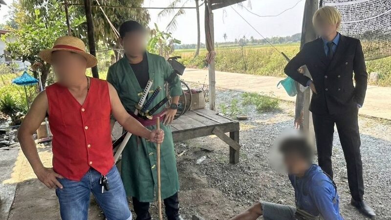 Luffy ngừng tìm kho báu, cùng Bạch Tuyết, Lọ Lem... truy quét ma túy: Chuyện gì đang xảy ra ở đồn cảnh sát này?- Ảnh 1.