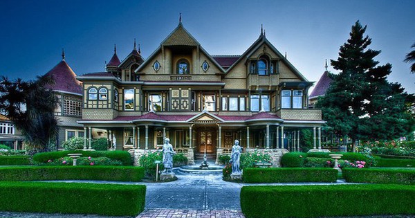 Những bí mật kinh hoàng về "ngôi nhà kỳ lạ nhất từng được xây dựng" có hơn 200 phòng, 10.000 cửa sổ và 2.000 cửa ra vào 1682941783161669820848 17689876177361331453291 0 0 406 650 crop 17689877542661399695121 1769070223085 17690702236871340436359 0 1 477 764 crop 17690702385321761632685jpg