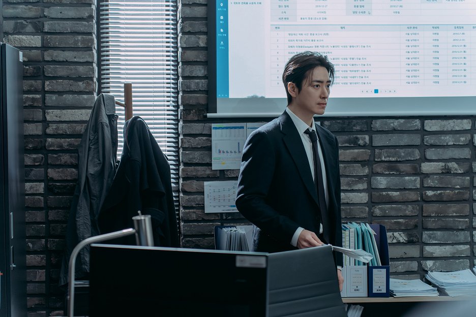 11 chi tiết ẩn đắt giá ở The Art of Sarah: 4 cái tên - 4 bản ngã, người đàn ông đã chết là ai?- Ảnh 5.