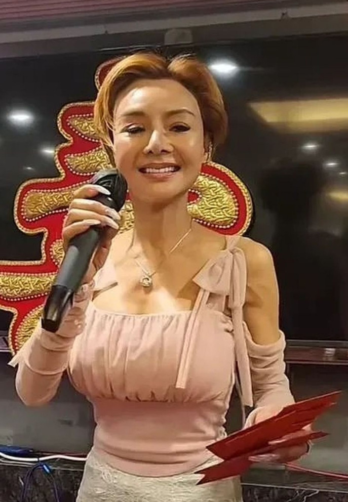 Nhan sắc gây sốc của mỹ nhân 18+ được trả 24 tỷ đồng để đóng cảnh nóng- Ảnh 4.