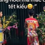 Trào lưu Noel "trộn" Tết hài hước: Từ cây thông mọc hoa mai đến âm nhạc "2 trong 1" 1765349108 100 thumbnail width740height495 anh cat 3 2 auto cropjpg