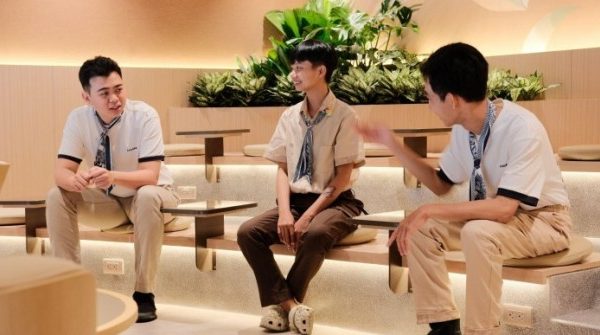 Cửa hàng Ngôn ngữ ký hiệu: Khi sự tĩnh lặng “pha” nên những niềm vui trọn vẹn 1765437019 192 thumbnail width740height495 anh cat 3 2 auto cropjpg