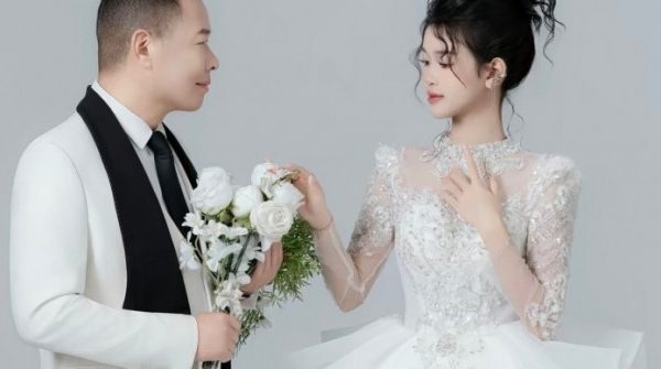 Chồng cũ Hằng Du Mục khoe ảnh cưới cùng bạn gái kém 26 tuổi 1765615266 38 thumbnail width740height495 anh cat 3 2 auto cropjpg