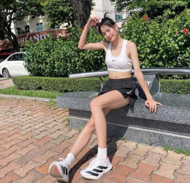 1765873896-bao-thai-lan-phat-sot-vi-ve-dep-width1020height981 Nhan sắc đời thường của Nguyễn Khánh Linh.