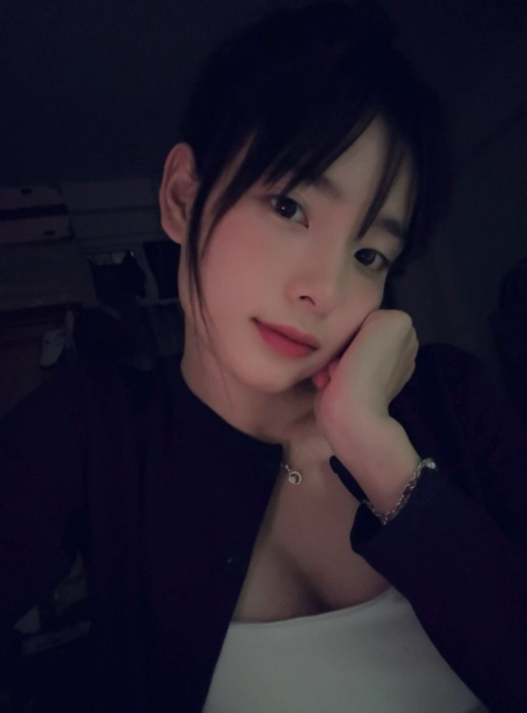 1765873896-klpng-3-width1020height1378 "Thiên thần điền kinh" Việt Nam gây sốt SEA Games 33, được báo quốc tế khen ngợi 1765873896 klpng 3 width1020height1378