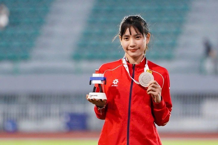 1765873896-nguyen-khanh-linh-dien-kinh-sea-width730height487-1 Nguyễn Khánh Linh thắng HCB tại SEA Games 33. Ảnh: Tuổi Trẻ
