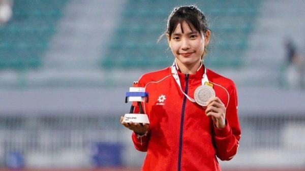 "Thiên thần điền kinh" Việt Nam gây sốt SEA Games 33, được báo quốc tế khen ngợi 1765873896 nguyen khanh linh dien kinh sea width730height487