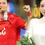 Việt Nam vô địch SEA Games, tiền đạo Thanh Nhàn gọi về nhà khiến vợ rơi nước mắt 1766112748 627 thumbnail width740height495 anh cat 3 2 auto cropjpg
