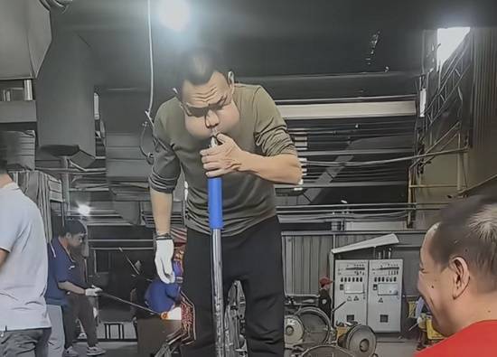 Nỗi khổ của “hoàng tử ếch”- Ảnh 2.