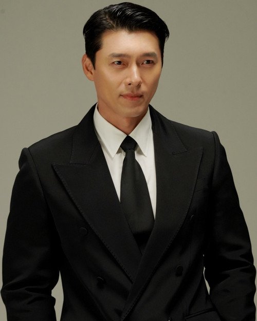 Hyun Bin tích cực đóng phim sau khi kết hôn, đón con trai đầu lòng.
