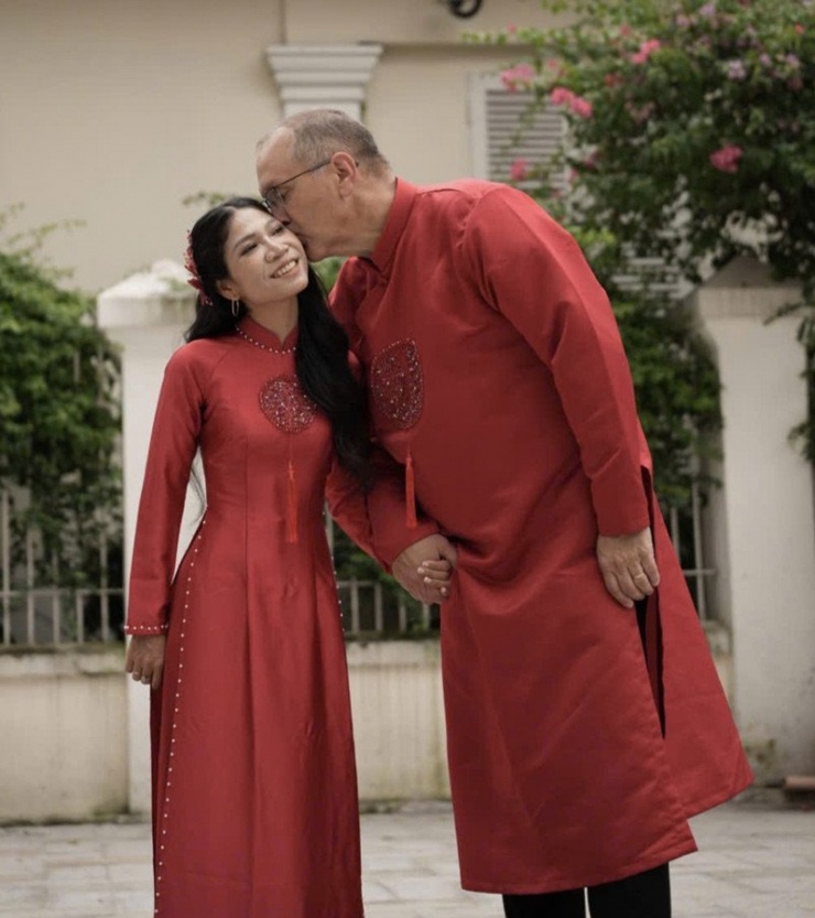 Chị Hà hạnh phúc khi gặp đúng người ở tuổi 41 