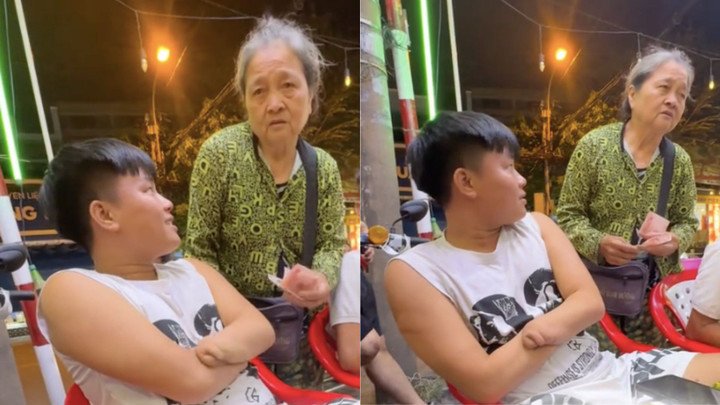 Dù thanh niên đã từ chối nhận tiền nhưng cụ bà vẫn một mực muốn trao tặng. (Ảnh chụp màn hình)