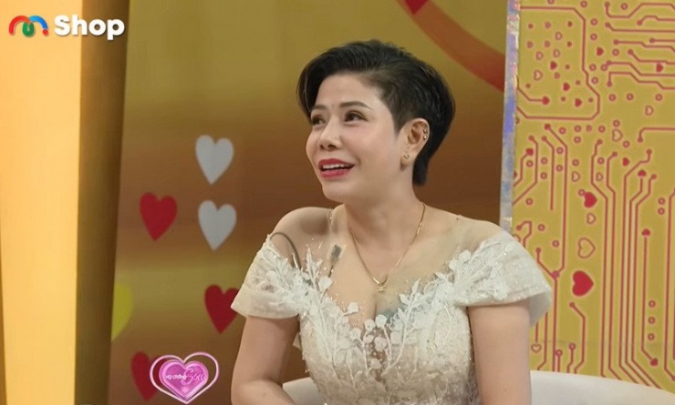 Chị Nhung từ ghét chuyển sang yêu chàng trai hơn mình 2 tuổi. Ảnh cắt từ clip