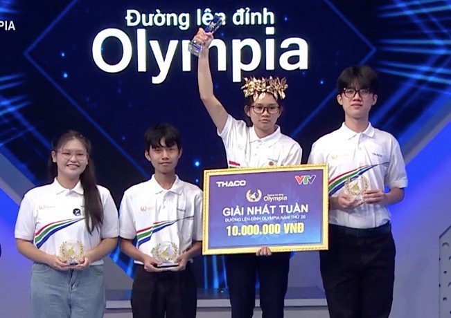 Nữ sinh đầu tiên giành vòng nguyệt quế Đường lên đỉnh Olympia 26 - 3